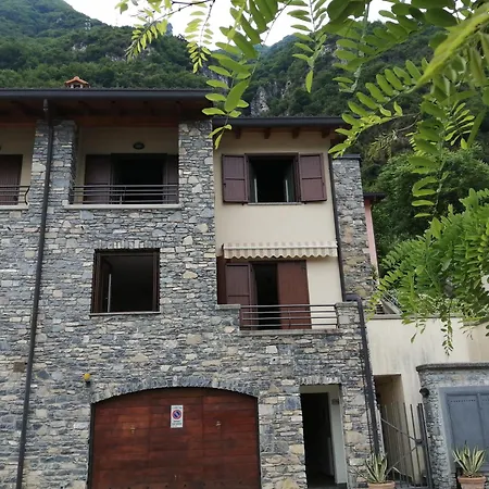 Between Mountains And 펜션 카라테우리오